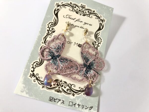 cha 21 蝶の刺繍ピアス