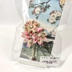 tai 129 Uピン 花三輪 下がり付き