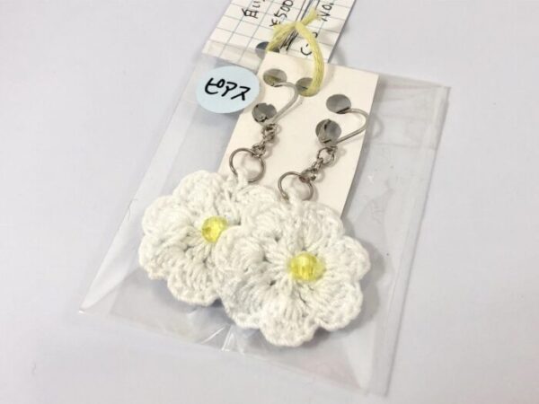 aoz 14 白い花(ピアス)