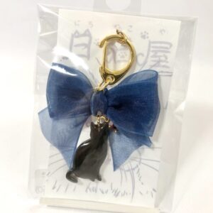 ssk 86 黒猫のリボン付きキーホルダー