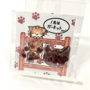 ssk 68 猫の誕生石ピンバッジpart2 (1月ガーネット)