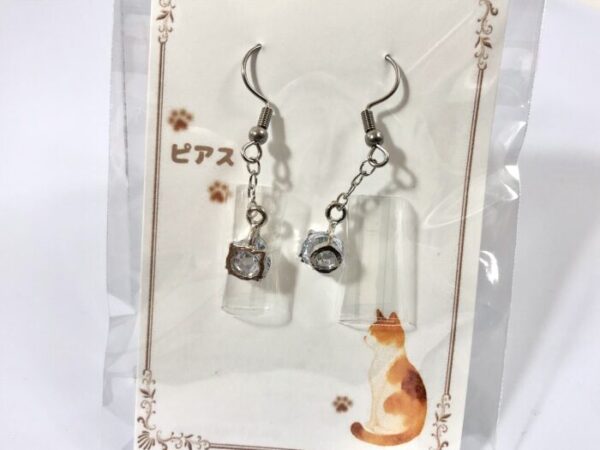 ssk 89 ゆれるジルコニア猫ピアス