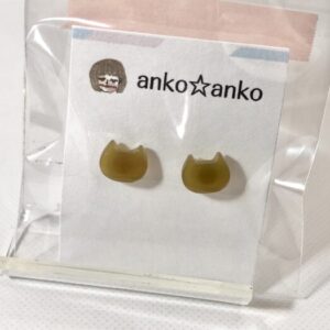 ako 36 カーキネコピアス