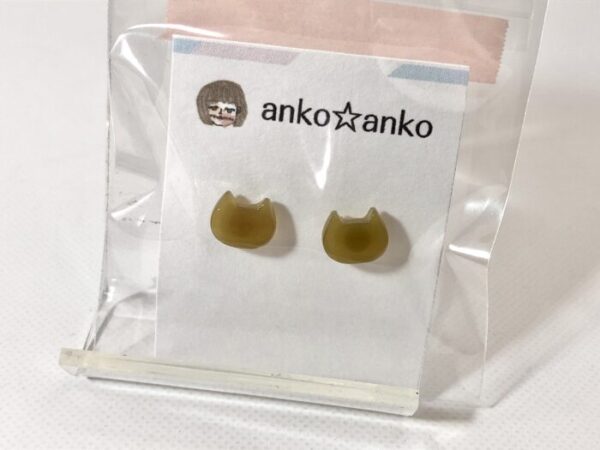 ako 36 カーキネコピアス