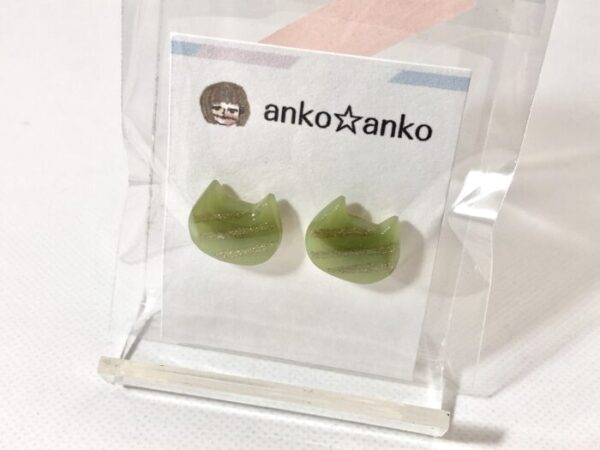 ako 34 グリーンストライプ ネコピアス