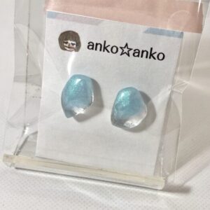 ako 32 キラキラブルー ピアス