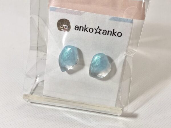 ako 32 キラキラブルー ピアス