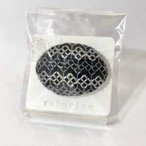 yut 185 クロスステッチブローチ