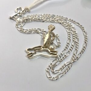 yku 2 草原を駆けるウサギのペンダントネックレス人参バチカンタイプ