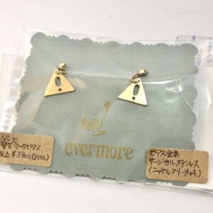 hev 30 警告マークピアス