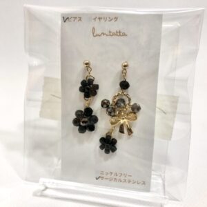 lun 5 黒花とリボン