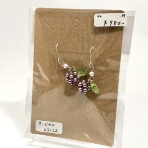 mlg 22 小さなぶどうのピアス