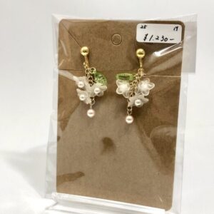 mlg 25 白い小花のゆれるイヤリング