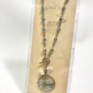 goo 274 白い花咲くペールブルーのネックレス