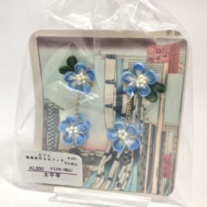 tai 241 ピアス 瑠璃唐草(ネモフィラ)