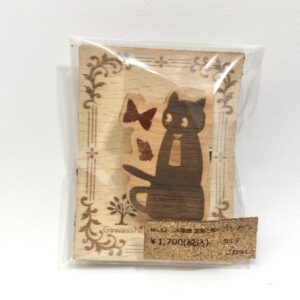 gow 12 木象嵌黒猫と蝶のブローチピン