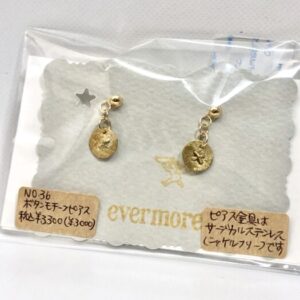 hev 36 ボタンモチーフ 耳飾り