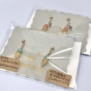 hev 43 アイスクリーム耳飾り