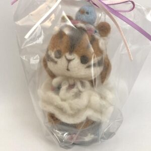 uih 4 ひらひらドレスのリス